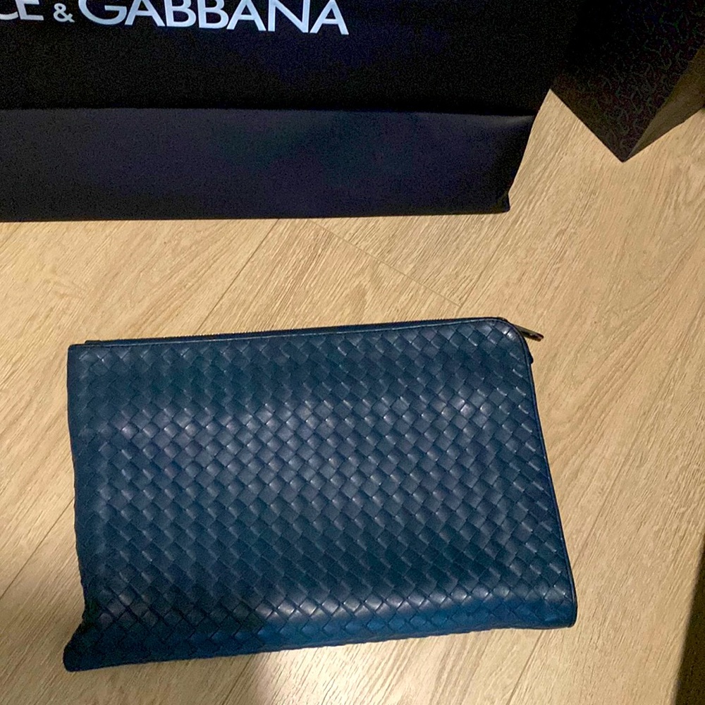 Bottega Veneta Cassette Pouch Intrecciato Leather Clutch | Dimensions: 13inx9in